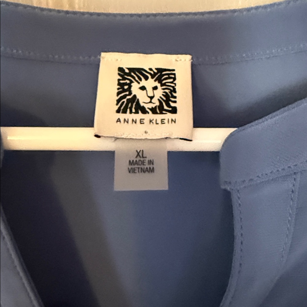 Anne Klein Navy Blue Short Sleeve Zip Pocket Blouse - Picture 2 of 3